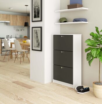 LUISA60 - Ideálny botník pre modernú predsieň Materiál: Vysoko odolné LTD materiál zaručuje dlhú životnosť. Design: Elegantná kombinácia bielej a sivej farby prináša do vašej predsiene nádych moderného štýlu. Vybavenie: Tri výklopné priehradky  poskytujú dostatok priestoru na uskladnenie vašej obuvi a udržujú ju vždy po ruke av perfektnom poriadku.  Rozmer: 113 x 60 x 28.5 cm - ideálna veľkosť pre každú predsieň. Typ tovaru: Botník - spojenie funkčnosti a estetiky. Počet políc: 3 - všetko pre vašu obuv vždy pekne usporiadané.  Oživte svoju predsieň s botníkom LUISA60 a užite si kombináciu krásy a praktickosti!