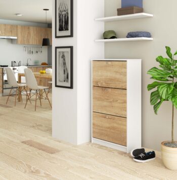 LUISA60 - Elegancia a funkčnosť v jednom botníku Materiál: Kvalitné a trvanlivé LTD, zaručujúce dlhodobú odolnosť. Design: Oslnivá kombinácia farieb dub Sonoma a biela, ktorá pridá vašej predsieni šmrnc a sofistikovanosť. Funkčnosť: Tri < strong>výklopné priehradky ponúkajú bohatý úložný priestor pre vaše obuvnícke kolekcie.  Rozmer: 113 x 60 x 28.5 cm - navrhnutý tak, aby dokonale zapadol do akejkoľvek predsiene. Typ tovaru: Botník - spojenie štýlu a praktičnosti pre vašu domácnosť. Počet políc: 3 - vaše obuvnícke kolekcie budú vždy usporiadané.  Zamiľujte sa do LUISA60  a premeňte vašu predsieň na centrum elegancie!