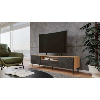 Moderný TV stolík CAMILA 2K sa stane pýchou každej obývačky. Stolík stojí na čiernych 13 cm kovových nohách, ktoré mu dodávajú štýlový dizajn a je tak praktický na údržbu. Zaujímavé vlnité čelá dverí, ktoré sú usporiadané do zaujímavého tvaru sa postarajú o originálny a zaujímavý dizajn. Farebné prevedenie: zelená / dub ArtisanMATERIÁL: Korpus - laminovaná drevotrieska 16 mm.Predná strana - MDF doska, hrúbka 18 mm, potiahnutá melamínom, frézovaná, potiahnutá fóliouPánty - kov / oceľ, s možnosťou jemného nastaveniaROZMERY: Hĺbka: 40 cmŠírka: 160 cmVýška: 43 cmDodávame v demonte.  
