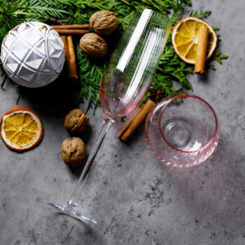 Predstavujeme vám elegantný pohár na šampanské Celeste Typ 1, ktorý je ideálnym doplnkom pre každú oslavu alebo špeciálnu príležitosť. Tento set obsahuje šesť pohárov, každý s objemom 280 ml, čo zaručuje dostatok miesta pre vaše obľúbené bublinky.