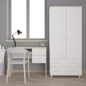 Detský nábytok CHILD je vhodný ako do detskej, tak aj študentskej izby. Je v modernom a dizajnovom prevedení. Nábytok CHILD je charakteristický nízkymi nožičkami, eleganciou a moderným prevedením.Šatníková skriňa je vyrobená z kvalitných LTD dosiek, ktoré sú nenáročné na údržbu. Šatníková skriňa je dvojdverová, disponuje tiež dvomi zásuvkami.Farebné prevedenie: biela, akácia.Rozmery:šírka: 80 cmvýška: 180 cmhĺbka: 51 cmDodávame v demontovanom stave.  