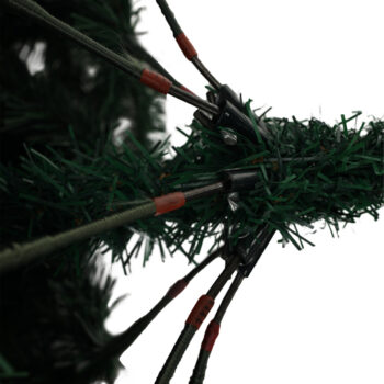 Vianočný stromček Christmas Typ 10 s výškou 160 cm je ideálnym doplnkom pre váš interiér počas sviatočného obdobia. Tento moderný stromček v zelenom prevedení prinesie do vášho domova atmosféru pravých Vianoc. Je vyrobený z kvalitného PVC a kovu, čo zaručuje jeho dlhú životnosť…