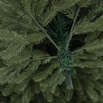 Vianočný stromček Christmas Typ 12 s výškou 180 cm je ideálnym doplnkom pre váš interiér počas sviatočného obdobia. Tento moderný stromček v zelenom prevedení prinesie do vášho domova atmosféru skutočných Vianoc. Je vyrobený z kvalitného PVC a kovu, čo zaručuje jeho dlhú…