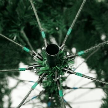 Vianočný stromček Christmas Typ 3 s výškou 220 cm je ideálnym doplnkom pre váš interiér počas sviatočného obdobia. Tento moderný stromček v zelenom prevedení prinesie do vášho domova autentickú atmosféru Vianoc. Je vyrobený z kvalitného PVC a kovu, čo zaručuje jeho dlhú…