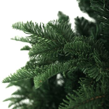 Vianočný stromček Christmas Typ 3 s výškou 220 cm je ideálnym doplnkom pre váš interiér počas sviatočného obdobia. Tento moderný stromček v zelenom prevedení prinesie do vášho domova autentickú atmosféru Vianoc. Je vyrobený z kvalitného PVC a kovu, čo zaručuje jeho dlhú…