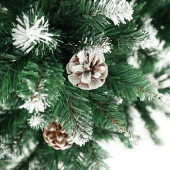 Vianočný stromček Christmas Typ 4 s výškou 180 cm je ideálnym doplnkom pre váš interiér počas sviatočného obdobia. Tento moderný stromček v zelenom prevedení prinesie do vášho domova autentickú atmosféru Vianoc, pričom jeho husté ihličie s imitáciou snehu a dekoratívnymi šiškami…