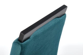 Elegantná stolička CLARION 2 dokáže úplne zmeniť dizajn a interiér Vašej kuchyne či jedálne. Rozmery stoličky sú (ŠxHxV): 42x58x97 cm. Výška sedu je 49 cm. Je vyrobená z masívneho bukového dreva a čalúnená príjemnou a kvalitou látkou. Farebné prevedenie stoličky je v čiernej v kombinácii…