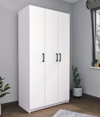 Šatníková skriňa CLASSIE je v elegantnom a modernom prevedení. Vďaka farebnému prevedeniu dokonale zapadne do rôzcnych interiérov. Skriňa má množstvo úložného priestoru. Táto šatníková skriňa je vyrobená z kvalitných LTD dosiek, ktoré sú nenáročné na údržbu. Ich hrúbka je 18 mm. Farebné prevedenie: biela.Šatníková skriňa je 3-dverová. Na dverách sú použité spomaľovacie pánty, ktoré zabraňujú nárazom dverí do korpusu.Rozmery skrine:Šírka: 90 cmVýška: 180 cmHĺbka: 47 cmDodávame v demontovanom stave. 