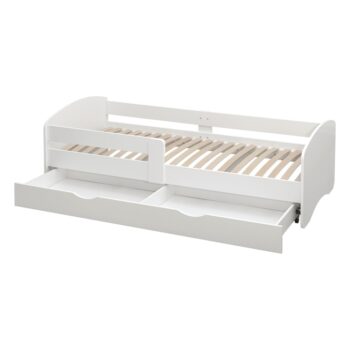 O praktické a pohodlné riešenie v detskej či študentskej izbe sa postará jednolôžková posteľ COCOLINO 80 v bielom prevedení. Vďaka zaobleným hranám je bezpečná pre deti. Vyrobená je z aglomerovaného materiálu laminovanej drevotriesky s hrúbkou materiálu 1,8 cm.…