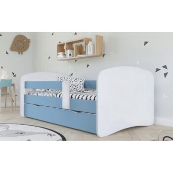 O praktické a pohodlné riešenie v detskej či študentskej izbe sa postará jednolôžková posteľ COCOLINO 90 v kombinácii bielej s modrou farbou. Vďaka zaobleným hranám je bezpečná pre deti. Vyrobená je z aglomerovaného materiálu laminovanej drevotriesky s hrúbkou…