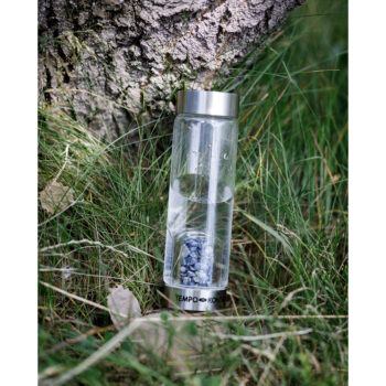 Predstavujeme vám elegantnú sklenenú fľašu s ametystom Crystal 500 ml, ktorá je ideálnym doplnkom pre každého, kto si cení štýlové a funkčné riešenia. Táto priehľadná fľaša od značky KONDELA je navrhnutá tak, aby spĺňala všetky vaše potreby v oblasti hydratácie a zároveň dodala…