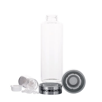 Predstavujeme vám elegantnú sklenenú fľašu s kremeňom Crystal 500 ml, ktorá je ideálnym doplnkom pre každodenné použitie v interiéri. Táto priehľadná fľaša, vyrobená z kvalitného skla a nehrdzavejúcej ocele, kombinuje moderný dizajn s praktickosťou. S objemom 0,5 litra je…