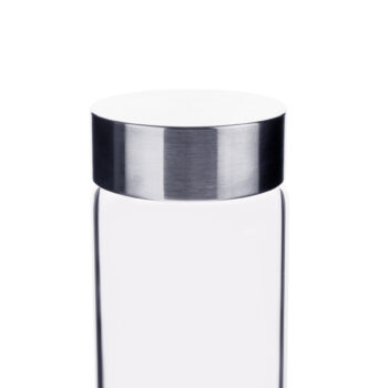 Predstavujeme vám elegantnú Sklenenú fľašu s ruženínom Crystal 500 ml, ktorá je ideálnym doplnkom pre každodenné použitie. Táto priehľadná fľaša, vyrobená z kvalitného skla a nehrdzavejúcej ocele, kombinuje moderný dizajn s praktickosťou. S objemom 0,5 litra je dostatočne veľká…