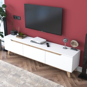 Televízny stolík DAHOMAN - Štýlový doplnok pre vašu obývaciu izbuTelevízny stolík DAHOMAN je ideálnym riešením pre modernú obývaciu izbu. Jeho elegantná kombinácia bielej a orechovej farby vytvára harmonický kontrast, ktorý skvele zapadne do každého interiéru, najmä v škandinávskom štýle.Stolík je vyrobený z kvalitných materiálov - melamínu a VT laminátu s hrúbkou 18 mm, čo zaisťuje dlhú životnosť a odolnosť voči bežnému opotrebovaniu. Vďaka jeho praktickému obdĺžnikovému tvaru a rozmerom 48,6 x 180 x 35 cm ponúka dostatok úložného priestoru, ktorý je rozdelený tromi plnými dvierkami. Materiál: melamín, VT laminát Rozmery: 48,6 x 180 x 35 cm Farba: biela + orech Počet dvierok: 3 plné dvierka Štýl: škandinávsky Tvar: obdĺžnikový Hrúbka materiálu: 18 mmDodatočné informácie: Stolík DAHOMAN dodávame v demonte, čo umožňuje jednoduchú prepravu a montáž priamo u vás doma.Vďaka kombinácii funkčnosti a nadčasového dizajnu je televízny stolík DAHOMAN skvelou voľbou pre každého, kto hľadá štýlový a praktický nábytok do svojej obývačky.