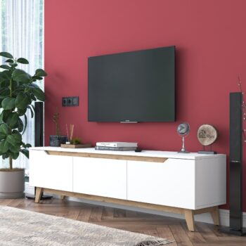 Televízny stolík DAHOMAN - Štýlový doplnok pre vašu obývaciu izbuTelevízny stolík DAHOMAN je ideálnym riešením pre modernú obývaciu izbu. Jeho elegantná kombinácia bielej a orechovej farby vytvára harmonický kontrast, ktorý skvele zapadne do každého interiéru, najmä v škandinávskom štýle.Stolík je vyrobený z kvalitných materiálov - melamínu a VT laminátu s hrúbkou 18 mm, čo zaisťuje dlhú životnosť a odolnosť voči bežnému opotrebovaniu. Vďaka jeho praktickému obdĺžnikovému tvaru a rozmerom 48,6 x 180 x 35 cm ponúka dostatok úložného priestoru, ktorý je rozdelený tromi plnými dvierkami. Materiál: melamín, VT laminát Rozmery: 48,6 x 180 x 35 cm Farba: biela + orech Počet dvierok: 3 plné dvierka Štýl: škandinávsky Tvar: obdĺžnikový Hrúbka materiálu: 18 mmDodatočné informácie: Stolík DAHOMAN dodávame v demonte, čo umožňuje jednoduchú prepravu a montáž priamo u vás doma.Vďaka kombinácii funkčnosti a nadčasového dizajnu je televízny stolík DAHOMAN skvelou voľbou pre každého, kto hľadá štýlový a praktický nábytok do svojej obývačky.