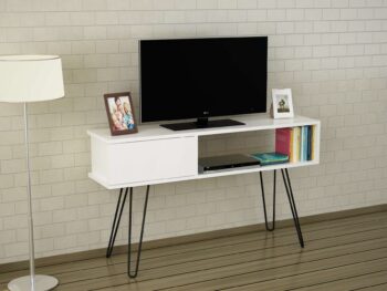 Predstavujeme DARA, TV stolík, ktorý prináša čistý a moderný dizajn do vašej obývačky. Tento úzky a elegantný nábytok v bielej farbe je navrhnutý tak, aby poskytoval praktické a štýlové riešenie pre vaše multimediálne zariadenia a ďalšie potreby.Detailné špecifikácieTyp tovaru: TV stolíkMateriál: Kvalitné LTD a kov, s hrúbkou materiálu 18 mm, zaisťujúce odolnosť a dlhú životnosť.Rozmery: 120 x 68.5 x 29.5 cm, ideálny pre moderné a kompaktné obývacie priestory.Farba: Elegantná biela, ktorá pridáva sviežosť a čistotu vášmu interiéru.Vybavenie: Regálkaposkytuje dostatok úložného priestoru pre elektroniku, knihy alebo dekorácie.Vzhľad: Úzky dizajn, ktorý je ideálny pre menšie priestory alebo pre vytvorenie štýlového prvku vo vašej obývačke.Počet dverí, dvierok: Bez dverí, čo umožňuje ľahký prístup a otvorený vzhľad.Dodatočné informácie: Produkt je dodávaný v demontovanom stave, čo uľahčuje transport a montáž.TV stolík DARA je skvelou voľbou pre tých, ktorí hľadajú moderný a funkčný nábytok s elegantným vzhľadom. Jeho biela farba a minimalistický dizajn prinášajú do vášho domova sviežosť a moderný štýl.