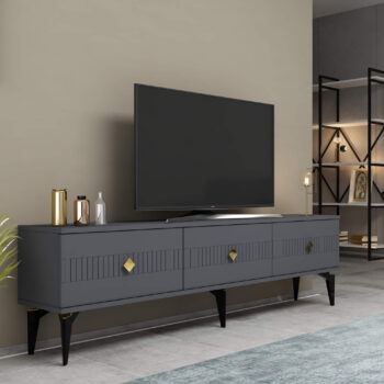 TV stolík DART - luxusný a moderný doplnok pre vašu obývaciu izbuTV stolík DART je navrhnutý pre tých, ktorí hľadajú štýlový a funkčný nábytok s luxusným vzhľadom. Tento stolík dodá vašej obývačke elegantnú a modernú atmosféru.Vyrobený z odolného LTD materiálu s hrúbkou 18 mm, stolík DART je zárukou pevnosti a dlhej životnosti. Je vybavený priestrannou skrinkou s tromi dvierkami, ktorá ponúka dostatok úložného priestoru pre vaše multimediálne zariadenia a príslušenstvo. Plastové úchytky zaisťujú ľahké otváranie a dodávajú stolíku moderný vzhľad.Hlavné vlastnosti produktu:Typ tovaru: TV stolíkVhodné do miestnosti: obývacia izbaMateriál: LTDRozmery: 44.6 x 180 x 30 cmFarba: antracit + zlatáVybavenie: skrinkaŠtýl: luxusnéPočet dvierok: 3Úchytky: plastDodatočné informácie: Dodávame v demonte, plastové nožičkyTV stolík DART je dodávaný v demontovanom stave, čo uľahčuje prepravu a montáž. Plastové nožičky zaisťujú stabilitu a chránia podlahu pred poškodením.