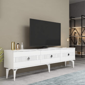TV stolík DART - luxusný a moderný doplnok pre vašu obývaciu izbuTV stolík DART je navrhnutý pre tých, ktorí hľadajú štýlový a funkčný nábytok s luxusným vzhľadom. Tento stolík dodá vašej obývačke elegantnú a modernú atmosféru.Vyrobený z odolného LTD materiálu s hrúbkou 18 mm, stolík DART je zárukou pevnosti a dlhej životnosti. Je vybavený priestrannou skrinkou s tromi dvierkami, ktorá ponúka dostatok úložného priestoru pre vaše multimediálne zariadenia a príslušenstvo. Plastové úchytky zaisťujú ľahké otváranie a dodávajú stolíku moderný vzhľad.Hlavné vlastnosti produktu:Typ tovaru: TV stolíkVhodné do miestnosti: obývacia izbaMateriál: LTDRozmery: 44.6 x 180 x 30 cmFarba: biela + striebornáVybavenie: skrinkaŠtýl: luxusnéPočet dvierok: 3Úchytky: plastDodatočné informácie: Dodávame v demonte, plastové nožičkyTV stolík DART je dodávaný v demontovanom stave, čo uľahčuje prepravu a montáž. Plastové nožičky zaisťujú stabilitu a chránia podlahu pred poškodením.