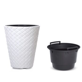 Plastový kvetináč DBMT300 30 cm zaujme jedinečným dizajnom, prepletaným vzorom, funkčnosťou a moderným farebným prevedením biela. Súčasťou kvetináča je praktická vkladka s úchytkami, ktorá zníži množstvo potrebnej zeminy a uľahči tak výsadbu kvetín, rastlín či iných byliniek. Materiál použitý na…