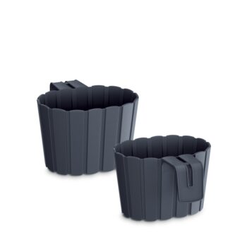 Oválny plastový balkónový kvetináč DDEZ200 19,4 cm bude ideálnou voľbou pre vypestovanie menších rastliniek či čerstvých byliniek, ktoré použijete v kuchyni ako prísadu do jedál. Farebné prevedenie antracit a dizajn pripomínajúci malé latky mu dodávajú neprehliadnuteľný šmrnc. Vyrobený je z plastu,…