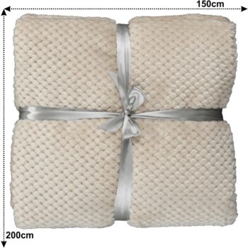 Túto hebkú, obojstrannú deku DEFANA TYP 2 150x200 cm si zamilujete na prvý dotyk. Je mäkkučká, ľahká, nadýchaná a úžasne hreje. Na jej výrobu je použitý 100 % polyester v krásnej béžovosivej farbe s rozmermi (DxŠ): 200x150 cm a jej váha je 220-260 g/m2. Skvelý doplnok, ktorý oživí Váš domov, bude…