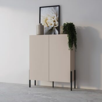 Sektor DEKTON je charakteristický svojim elegantným prevedením a čistými líniami. Výrazným prvkom nábytku sú nožičky, vyrobené z kovu. Sú v čiernej farbe. Nábytok DEKTON je vyrobený z kvalitných LTD dosiek, ktoré sa jednoducho udržiavajú, s ABS hranami.Komoda je dvojdverová.Rozmery (š,v,h): 114 x 135 x 40 cm.Farba: kašmírDodávame v demontovanom stave.