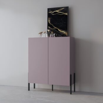 Sektor DEKTON je charakteristický svojim elegantným prevedením a čistými líniami. Výrazným prvkom nábytku sú nožičky, vyrobené z kovu. Sú v čiernej farbe. Nábytok DEKTON je vyrobený z kvalitných LTD dosiek, ktoré sa jednoducho udržiavajú, s ABS hranami.Komoda je dvojdverová.Rozmery (š,v,h): 114 x 135 x 40 cm.Farba: slivkaDodávame v demontovanom stave.