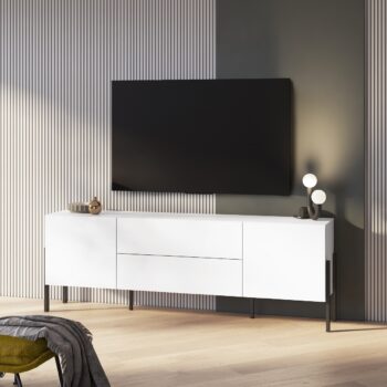Sektor DEKTON je charakteristický svojim elegantným prevedením a čistými líniami. Výrazným prvkom nábytku sú nožičky, vyrobené z kovu. Sú v čiernej farbe. Nábytok DEKTON je vyrobený z kvalitných LTD dosiek, ktoré sa jednoducho udržiavajú, s ABS hranami.Obývacia zostava sa skladá z týchto prvkov:DEKTON Televízny stolík - rozmery (š,v,h): 204 x 70 x 40 cm,DEKTON kombinovaná komoda - rozmery (š,v,h): 184 x 90 x 40 cm,DEKTON dvojdverová komoda - rozmery (š,v,h): 114 x 135 x 40 cm.Farebné prevedenie: biela matnáDodávame v demontovanom stave. 