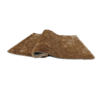 Chlpatý maznáčik a výborná dekorácia zároveň. Koberec DELAND je dokonalým nástrojom pre vytvorenie tepla domova. Jeho jemnosť a krásna hnedozlatá farba si získa Váš obdiv. Materiál pozostávajúci zo 100% polyesteru a výška vlasu 2,4 cm zase ulahodia Vašim nôžkam. Rozmery koberca sú (ŠxD): 70x210 cm,…