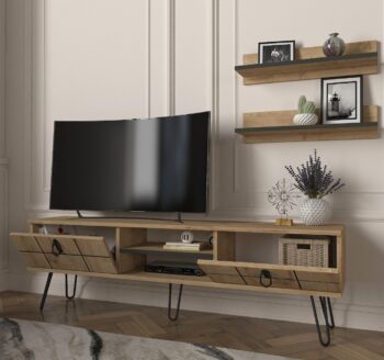 Dizajnová TV stena RIALTO vás vďaka svojmu netradičnému prevedeniu prenesie do sveta orientu. Tento nábytok je charakteristický výraznou kresbou dreva, ktorá je doplnená metalovými prvkami v podobe úchytov a štýlových nožičiek. TV skrinka poskytuje dostatok úložného priestoru vo forme otvorených políc ako aj zatvorených skriniek s výklopom. Tv stenu zaujímavo doplnia závesné police, ktoré ideálne poslúžia na vystavenie dekorácií či kníh. Farebné prevedenie: sapphireRozmery TV stolíka: (š/v/h) 150 x 45,5 x 29,5 cm (ďalšie rozmery v nákrese)Dodávame v demonte.