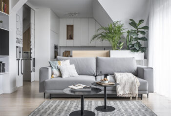 Oddýchnite si. Posaďte sa na rozkladaciu pohovku s úložným priestorom DENA a prečítajte si zaujímavú knihu, doprajte si lahodnú kávu, zapnite si televíziu, či strávte čas s Vašou rodinou alebo návštevou. Táto pohovka Vám dopraje pohodlie, ktoré si želáte. Dizajnovo jednoduchým a tradičným štýlom sa…