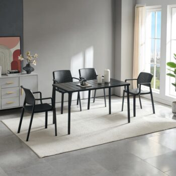 Predstavujeme vám záhradnú stoličku Denton v elegantnej čiernej farbe, ktorá je ideálnym doplnkom pre vašu záhradu alebo terasu. Táto stolička od značky KONDELA kombinuje moderný vzhľad s praktickými vlastnosťami, ktoré ocení každý milovník vonkajšieho posedenia.