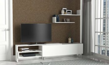 Objavte DESIGN, obývaciu stenu v škandinávskom štýle, ktorá vyniká svojou jednoduchosťou a funkčnosťou. Táto zostava, celá v bielej farbe, prináša do obývacej izby svieži a čistý vzhľad, zatiaľ čo poskytuje praktické riešenie na usporiadanie vašej elektroniky a dekoratívnych predmetov.Detailné špecifikácieTyp tovaru: Obývacia stenaMateriál: Vysoko kvalitné LTD s hrúbkou 18 mm, čo zaručuje vysokú odolnosť a dlhú životnosť.Rozmery: TV stolík (181.8 x 31.3 x 41.3 cm) a nástenné police (60 x 19.5 x 16.3 cm), poskytujúce dostatok priestoru pre multimediálne zariadenia a dekorácie.Farba: Čistá biela, ktorá priestor opticky zväčšuje a dodáva mu pocit sviežosti a čistoty.Štýl: Škandinávsky, známy svojím minimalizmom a zameraním na funkčnosť a prirodzenú estetiku.Vybavenie: Regálka integrovaná v TV stolíku a nástenné police ponúka praktické a esteticky príjemné riešenie pre uloženie všetkého potrebného.Dodatočné informácie: Produkt dodávame v demontovanom stave, čo uľahčuje jeho transport a montáž.Obývacia stena DESIGN je ideálnou voľbou pre tých, ktorí hľadajú nábytok, ktorý je nielen praktický a funkčný, ale aj esteticky príjemný a dokáže harmonicky doplniť akýkoľvek moderný interiér. Jej premyslený dizajn a kvalitné materiály zaistia, že sa stane dominantným a dlhotrvajúcim prvkom vášho domova.