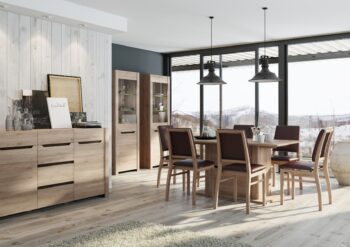 Komoda je súčasťou moderného sektoru DESIRE, ktorý je charakteristický svojim elegantným prevedením. Je vhodný do rôznych typov interiérov.Komoda je vyrobená z kvalitných LTD dosiek, ktoré sú nenáročné na údržbu. Na otváranie dvierok má namiesto úchytov dekoratívny výrez. Farebné prevedenie je v imitácii dreva dub san remo.Komoda je dvojdverová. Vo vnútri sa nachádzajú police. Rozmery (š,v,h): 118 x 148 x 42.V našej ponuke nájdete aj ďalšie prvky sektoru DESIRE.Desire je atraktívny sektor, ktorý má v ponuke množstvo prvkov, z ktorých si môžete vytvoriť štýlovú obývačku, spálňu či jedáleň. Svojim prevedením poteší aj náročnejších zákazníkov.Dodávame v demontovanom stave. 