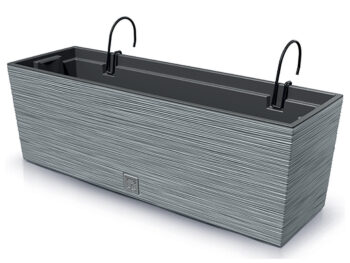 Ak hľadáte spôsob ako okrášliť Vašu terasu, balkón či záhradu, plastový balkónový kvetináč DFC600W 58 cm, bude tým správnym prvkom, s ktorým vytvoríte nádherné aranžmány, ktoré sa budú vynímať široko ďaleko. Farebné prevedenie kvetináča je sivý betón, vyrobený je z kvalitného, na údržbu nenáročného…