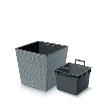 Hľadáte zaujímavý prvok či doplnok do obývačky, ktorý ju razom premení na pokojné elegantné miesto? Vhodným riešením, ktorý dokonale oživí interiér, či otvorený priestor, sa stane nízky plastový kvetináč DFS240 24 cm vo farebnom prevedení sivý betón, so zaujímavou, neprehliadnuteľnou prúžkovanou…