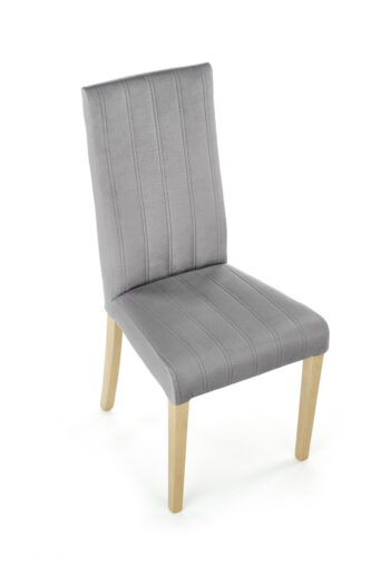 Jedálenská stolička Diego 3 je elegantným a praktickým doplnkom do každej modernej kuchyne alebo jedálne. Jej svetlosivé prevedenie v látke Velvet dodáva interiéru jemnú eleganciu a teplý dub medový odtieň pridáva na robustnosti a trvanlivosti.