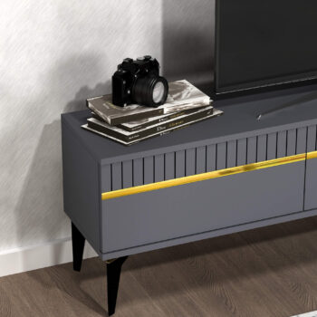 TV stolík DIMENSION - luxusný doplnok pre vašu obývaciu izbuTV stolík DIMENSION je perfektným spojením elegancie a funkčnosti, ktoré zaujme každého milovníka moderného dizajnu. Jeho luxusný vzhľad a praktické usporiadanie robia z tohto stolíka ideálny doplnok pre vašu obývaciu izbu.Vyrobený z vysoko kvalitného LTD materiálu s hrúbkou 18 mm, stolík DIMENSION zaručuje pevnosť a dlhú životnosť. Disponuje priestrannou skrinkou s tromi dvierkami, ktorá ponúka dostatok úložného priestoru pre vaše multimediálne zariadenia a ďalšie potreby. Vďaka svojmu modernému a luxusnému štýlu sa stolík stane stredobodom vašej obývačky.Hlavné vlastnosti produktu:Typ tovaru: TV stolíkVhodné do miestnosti: obývacia izbaMateriál: LTDRozmery: 44.6 x 180 x 29.6 cmFarba: antracit + zlatáVybavenie: skrinkaŠtýl: luxusnéPočet dvierok: 3Dodatočné informácie: Dodávame v demonte, plastové nožičkyTV stolík DIMENSION je dodávaný v demontovanom stave, čo uľahčuje prepravu a montáž. Plastové nožičky zaisťujú stabilitu a ochranu podlahy pred poškodením.