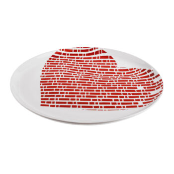 Tanier na pizzu Dolkom Typ 2 v elegantnej kombinácii bielej a červenej farby je ideálnym doplnkom pre každú modernú kuchyňu. Tento okrúhly tanier s priemerom 30 cm je vyrobený z kvalitného porcelánu, čo zaručuje jeho dlhú životnosť a odolnosť voči poškriabaniu. Vďaka svojmu modernému vzhľadu sa…