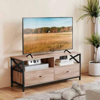 Štýlový TV stolík DOLLY bude ozdobou každého interiéru ladenom v modernom štýle. Farebná kombinácia dub Sonoma v kombinácii so vzperami z čierneho kovu v tvare X dodáva tomuto TV stolíku nádych industriálneho štýlu. Tento TV stolík bude stredobodom pozornosti vašej obývačky.Oceľ znamená stabilitu, drevotrieska robustnosť. Vďaka tejto kombinácii TV skrinka unesie až 91 kg a bude vás sprevádzať niekoľko rokov.TV stolík DOLLY s 2 otvorenými úložnými priestormi, 2 zásuvkami, 1 priestranným povrchom ponúka dostatok úložného priestoru, navyše stojí na 4 nastaviteľných nožičkách, ktoré vyrovnávajú nerovnosti na podlahe.Vlastnosti: Materiál: kvalitné LTD / kovFarebné prevedenie: dub Sonoma / čierny kovRozmer: 40 x 120 x 50 cm (H x Š x V)Hmotnosť: 25,6 kgMax.Statická nosnosť dosky stola: 40 kgCelková statická nosnosť: 91 kgDodávame v demontovanom stave.