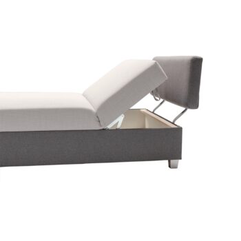 Jednolôžková posteľ Domen New v elegantnej tmavosivej a sivej farbe je ideálnym riešením pre moderné interiéry. Táto posteľ, vyrobená z kvalitnej látky, ponúka nielen štýlový vzhľad, ale aj praktické funkcie. S úložným priestorom pod lôžkom poskytuje dostatok miesta na uskladnenie posteľnej…