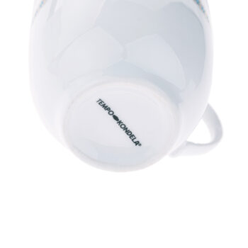 Predstavujeme vám elegantnú porcelánovú jedálenskú súpravu Donatella Baby Blue, ktorá sa stane ozdobou vášho stolovania. Táto súprava obsahuje 20 kusov, ktoré kombinujú moderný dizajn s klasickou eleganciou. Vďaka jemnej farebnej kombinácii modrej, bielej a zlatej farby dodáva…