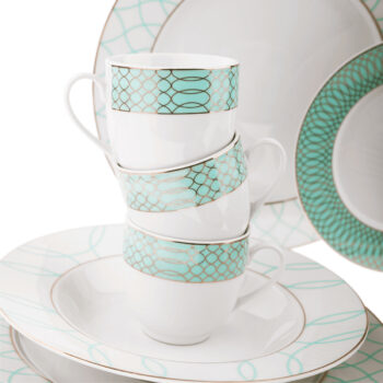 Predstavujeme vám elegantnú porcelánovú jedálenskú súpravu Donatella Sky Blue, ktorá prinesie do vašej domácnosti nádych luxusu a moderného dizajnu. Táto súprava obsahuje 20 kusov, ktoré sú ideálne pre každodenné použitie aj špeciálne príležitosti. Vďaka kombinácii bielej,…