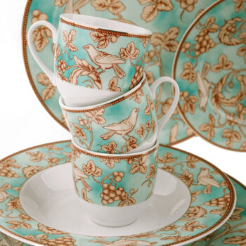 Predstavujeme vám elegantnú porcelánovú jedálenskú súpravu Donatella Turquoise, ktorá prinesie do vašej domácnosti nádych luxusu a moderného dizajnu. Táto súprava obsahuje 20 kusov, ktoré sú ideálne pre každodenné použitie aj špeciálne príležitosti. Vďaka kombinácii tyrkysovej,…