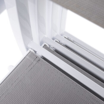 Predstavujeme vám záhradnú stoličku Dorio v elegantnej kombinácii bielej a svetlosivej farby, ktorá je ideálnym doplnkom pre vašu záhradu či terasu. Táto stolička od značky KONDELA sa vyznačuje moderným vzhľadom a praktickými vlastnosťami, ktoré ocení každý milovník vonkajšieho…