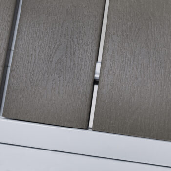 Predstavujeme vám záhradný stôl Dorio, ktorý je ideálnym doplnkom pre vašu záhradu alebo terasu. Tento moderný stôl v elegantnej kombinácii bielej a sivej farby prinesie do vášho exteriéru štýlový vzhľad a funkčnosť.