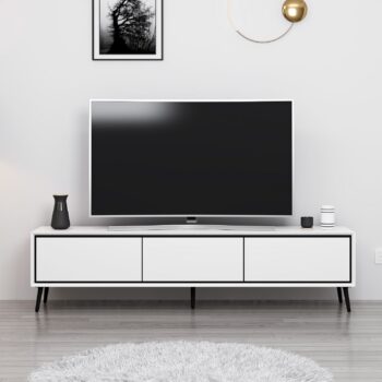TV stolík DORY – Moderný a praktický doplnok do vašej obývačkyTV stolík DORY kombinuje štýlový dizajn s praktickým využitím. Jeho minimalistické prevedenie vo farebnej kombinácii biela a čierna pridá vášmu interiéru moderný nádych. Vďaka trom plným dvierkam ponúka dostatok úložného priestoru pre vaše multimediálne zariadenia, káble alebo ďalšie nevyhnutnosti.Hlavné vlastnosti produktu:Typ tovaru: TV stolíkVhodné do miestnosti: Obývacia izbaMateriál: Melamín, VT laminátRozmery: 45 x 180 x 35 cmFarba: Biela + čiernaVybavenie: Dvierka plnéPočet dvierok: 3Hrúbka materiálu: 18 mmDodatočné informácie: Dodávame v demonteTV stolík DORY je vyrobený z odolných materiálov, ktoré zaručujú jeho dlhú životnosť a jednoduchú údržbu. Jeho praktické usporiadanie vám umožní mať všetky veci prehľadne uložené. Zaobstarajte si TV stolík DORY a vytvorte si modernú a funkčnú obývaciu izbu, v ktorej bude každá chvíľa príjemnejšia!
