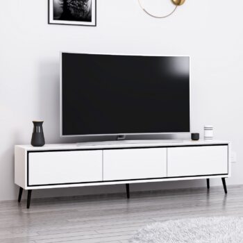 TV stolík DORY – Moderný a praktický doplnok do vašej obývačkyTV stolík DORY kombinuje štýlový dizajn s praktickým využitím. Jeho minimalistické prevedenie vo farebnej kombinácii biela a čierna pridá vášmu interiéru moderný nádych. Vďaka trom plným dvierkam ponúka dostatok úložného priestoru pre vaše multimediálne zariadenia, káble alebo ďalšie nevyhnutnosti.Hlavné vlastnosti produktu:Typ tovaru: TV stolíkVhodné do miestnosti: Obývacia izbaMateriál: Melamín, VT laminátRozmery: 45 x 180 x 35 cmFarba: Biela + čiernaVybavenie: Dvierka plnéPočet dvierok: 3Hrúbka materiálu: 18 mmDodatočné informácie: Dodávame v demonteTV stolík DORY je vyrobený z odolných materiálov, ktoré zaručujú jeho dlhú životnosť a jednoduchú údržbu. Jeho praktické usporiadanie vám umožní mať všetky veci prehľadne uložené. Zaobstarajte si TV stolík DORY a vytvorte si modernú a funkčnú obývaciu izbu, v ktorej bude každá chvíľa príjemnejšia!