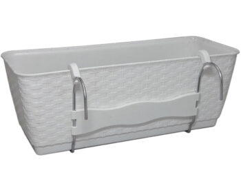 Plastový balkónový kvetináč DRL400PW 38,6 cm je obdĺžnikový kvetináč s textúrou imitujúcou vypletaný umelý ratan v krásnom prevedení biela. Jeho súčasťou je praktická priehradka, ktorá sa postará o správne zavlažovanie rastlín. Predlžuje čas, počas ktorého je pôda vlhká, šetrí vodu menším…