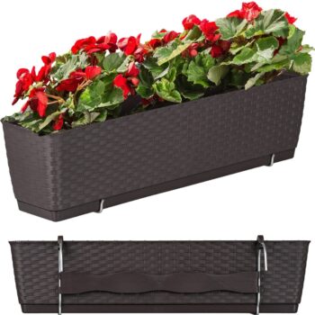 Plastový balkónový kvetináč DRL500PW 49,2 cm je obdĺžnikový kvetináč s textúrou imitujúcou vypletaný umelý ratan v krásnom prevedení hnedá. Jeho súčasťou je praktická priehradka, ktorá sa postará o správne zavlažovanie rastlín. Predlžuje čas, počas ktorého je pôda vlhká, šetrí vodu menším…